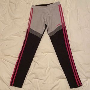 Adidas leggings size xl in kids fits small